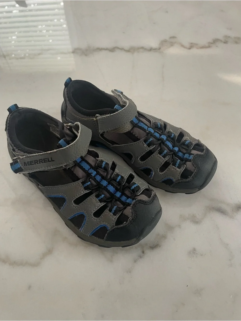 Merrell Kids Size 2 Gray and Blue Closed-Toe Outdoor Sandals #0206